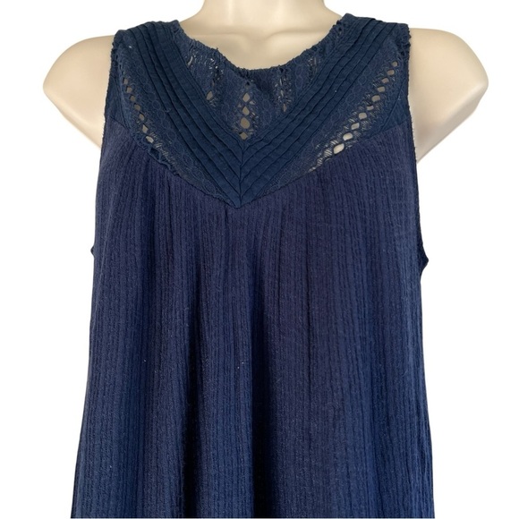 Lucky Brand L Navy Blue Crocheted Yoke Sleeveless Top - Picture 3 of 5